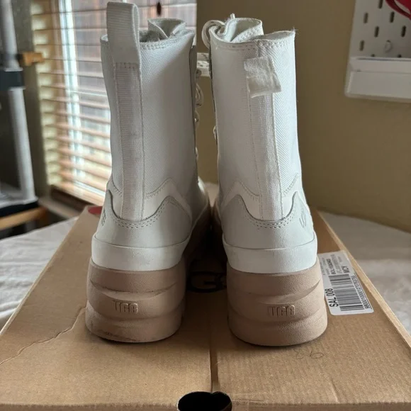UGG Women's The Ugg Lug Lace-Up Platform Boots White/Cream Size 5 - Picture 3 of 16